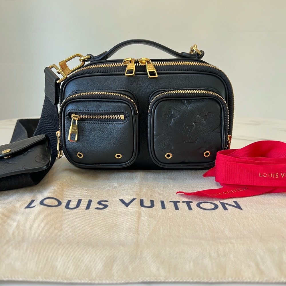 Louis Vuitton Crossbody Utility in Black